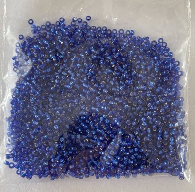 pärlor ca 1,5-2 mm, blå